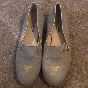 Linen loafers with cat face embroidery